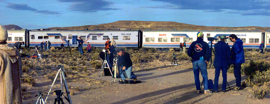 ECLIPSE 1994 - UNLOADING FROM THE TRAIN IN THE ALTI PLANO