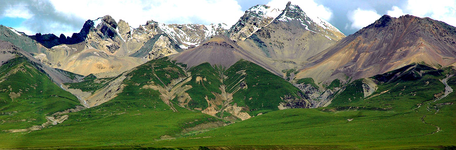 MOUNTAIN VIEW FROM THE HIMALAYA TRAIN