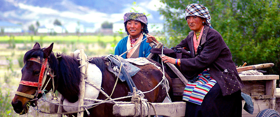 TIBETAN LADIES GOING TO MARKET