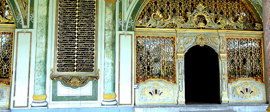 THE GOLD HAREM ENTRANCE AT TOPKAPI PALACE