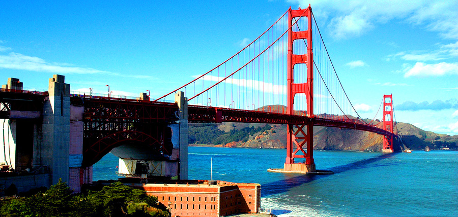 THE GOLDEN GATE BRIDGE IN SAN FRANCISCO