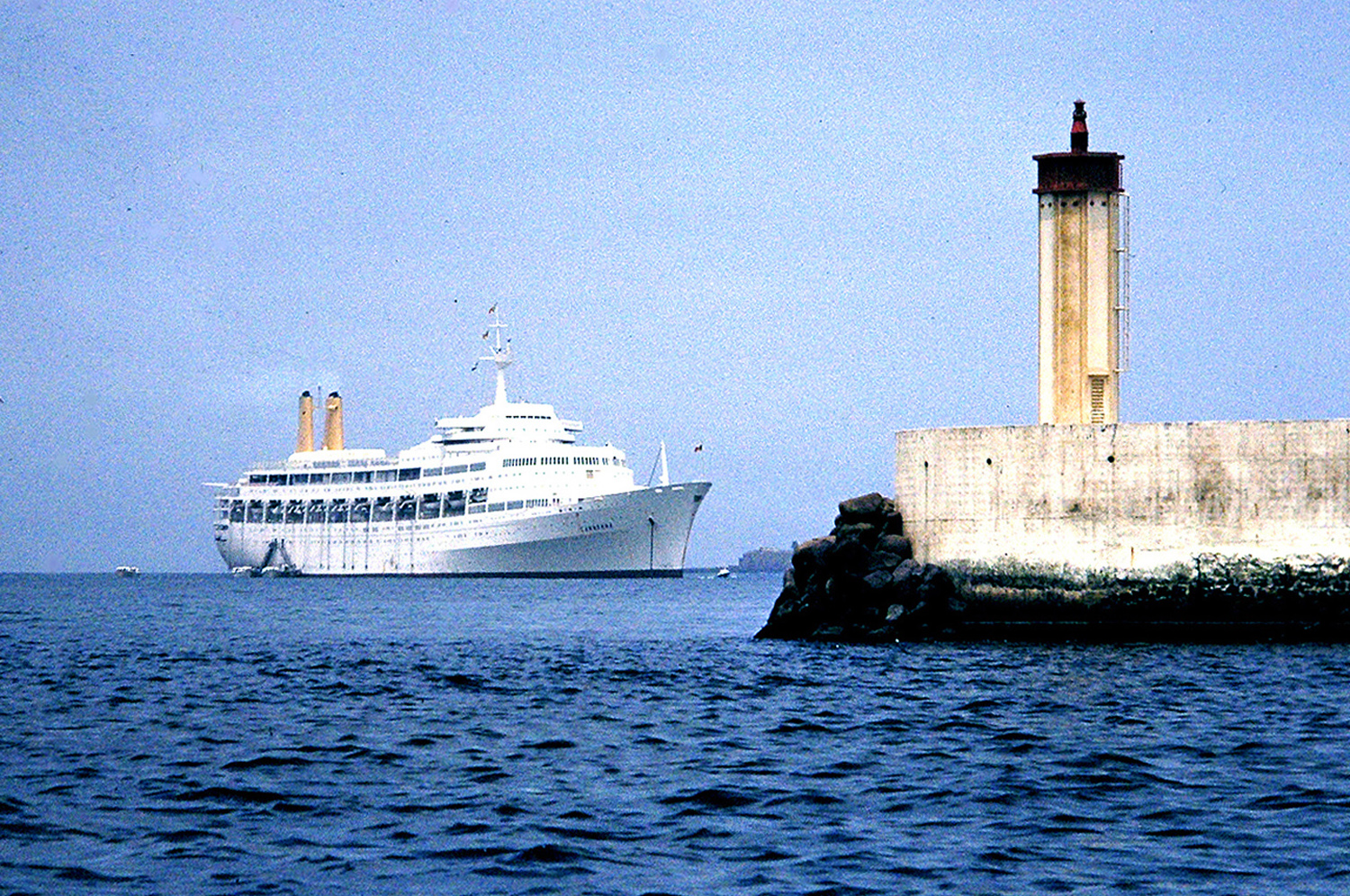 Eclipse 1973 - D44-Canberra and Dakar Lighthouse