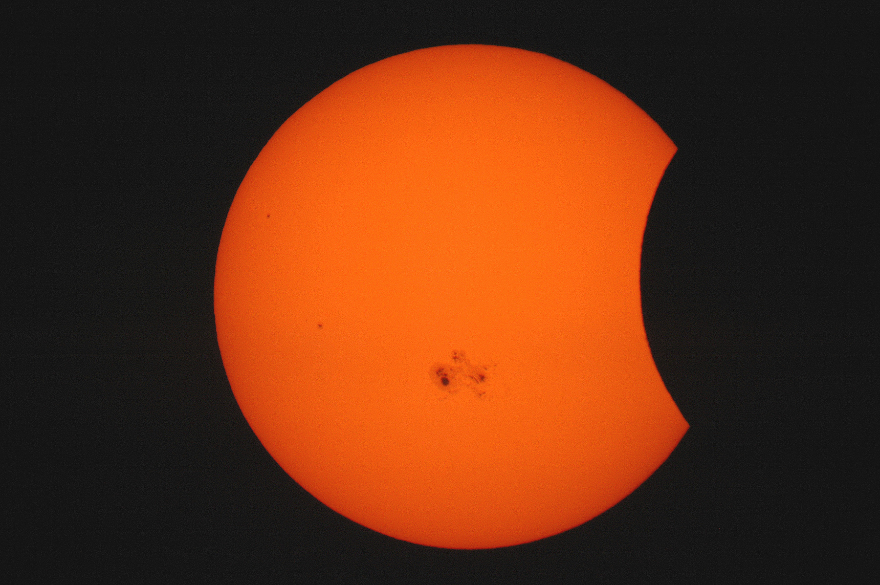 Eclipse 2014 - A18 - 5-52 p.m. - 8695