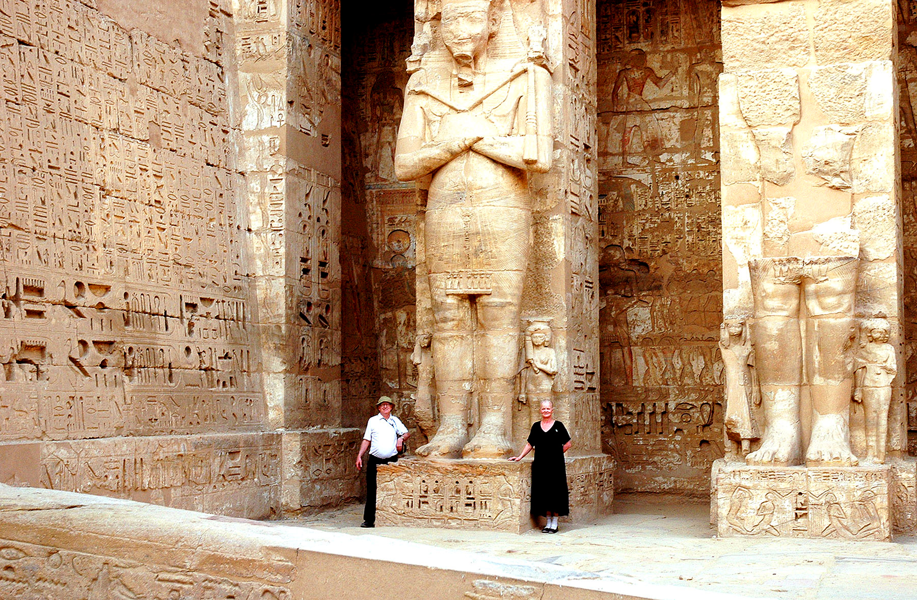 Eclipse 2006 - A40 - Egypt - Luxor-Ramses Statue