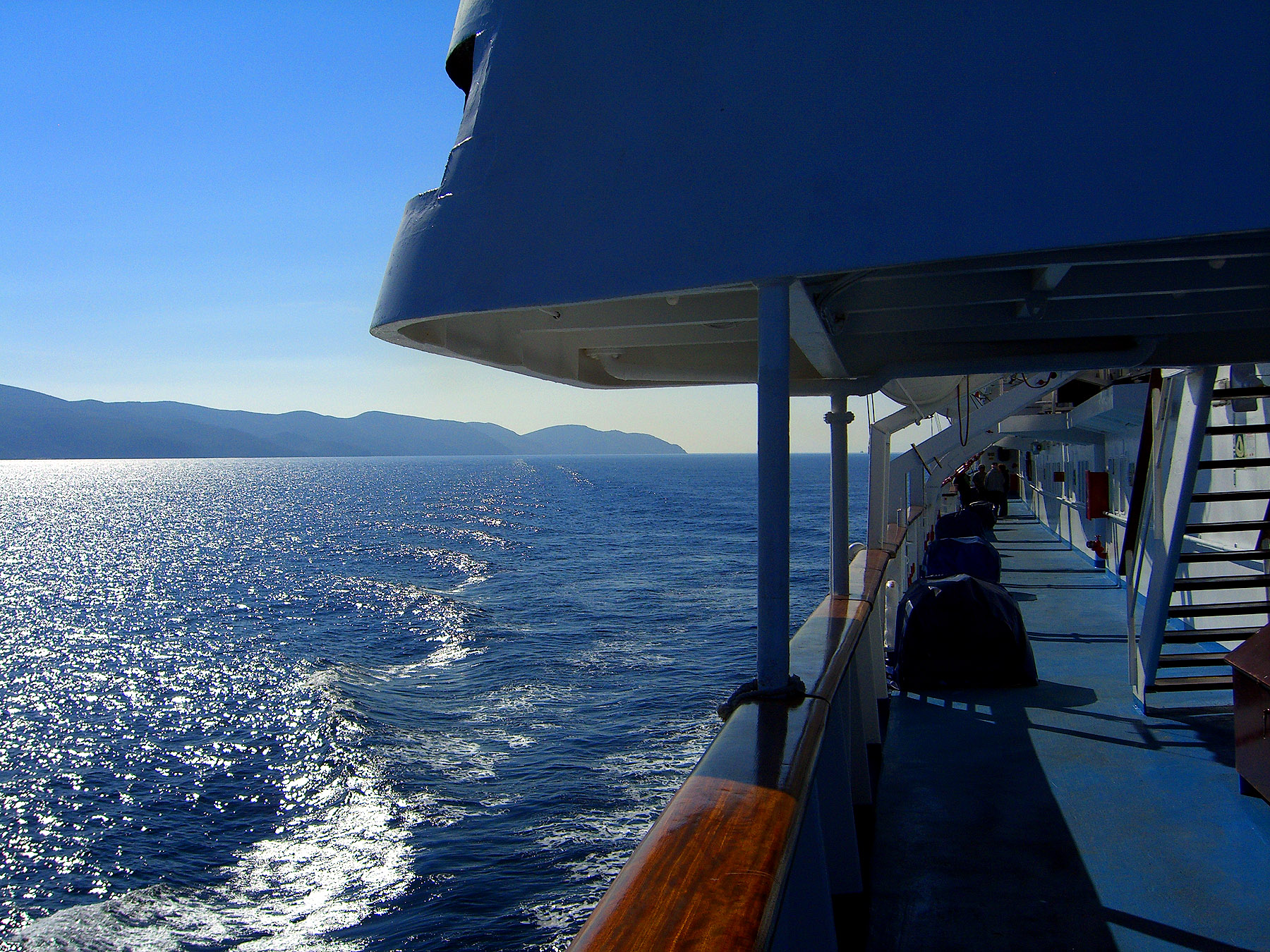 Eclipse 2006 - A49 - Greek Isles - Sailing Toward Santorini