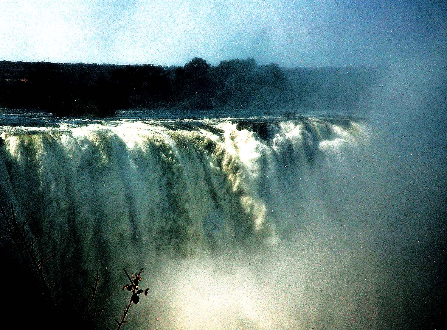 Eclipse 2001 - A32 - Vic Falls 1