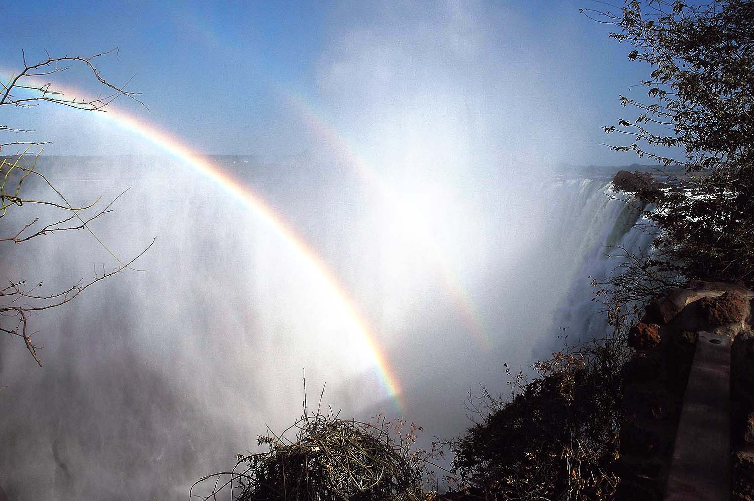 Eclipse 2001 - A36 - Vic Falls 3