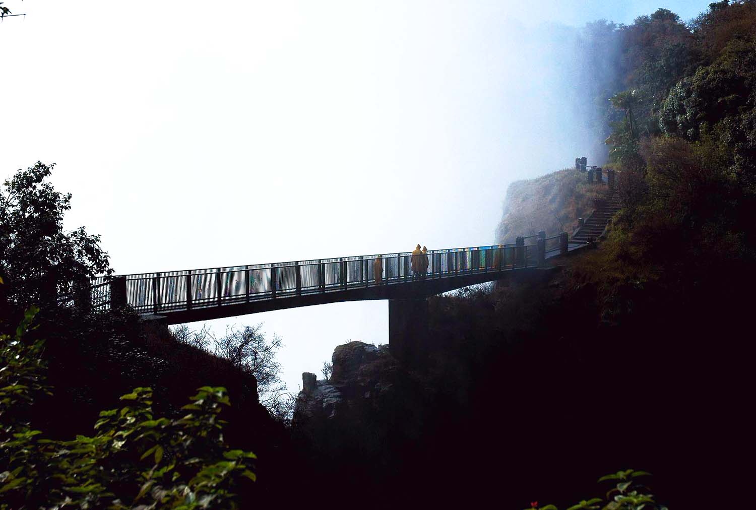Eclipse 2001 - A38 - Vic Falls 4 - Bridge of Death