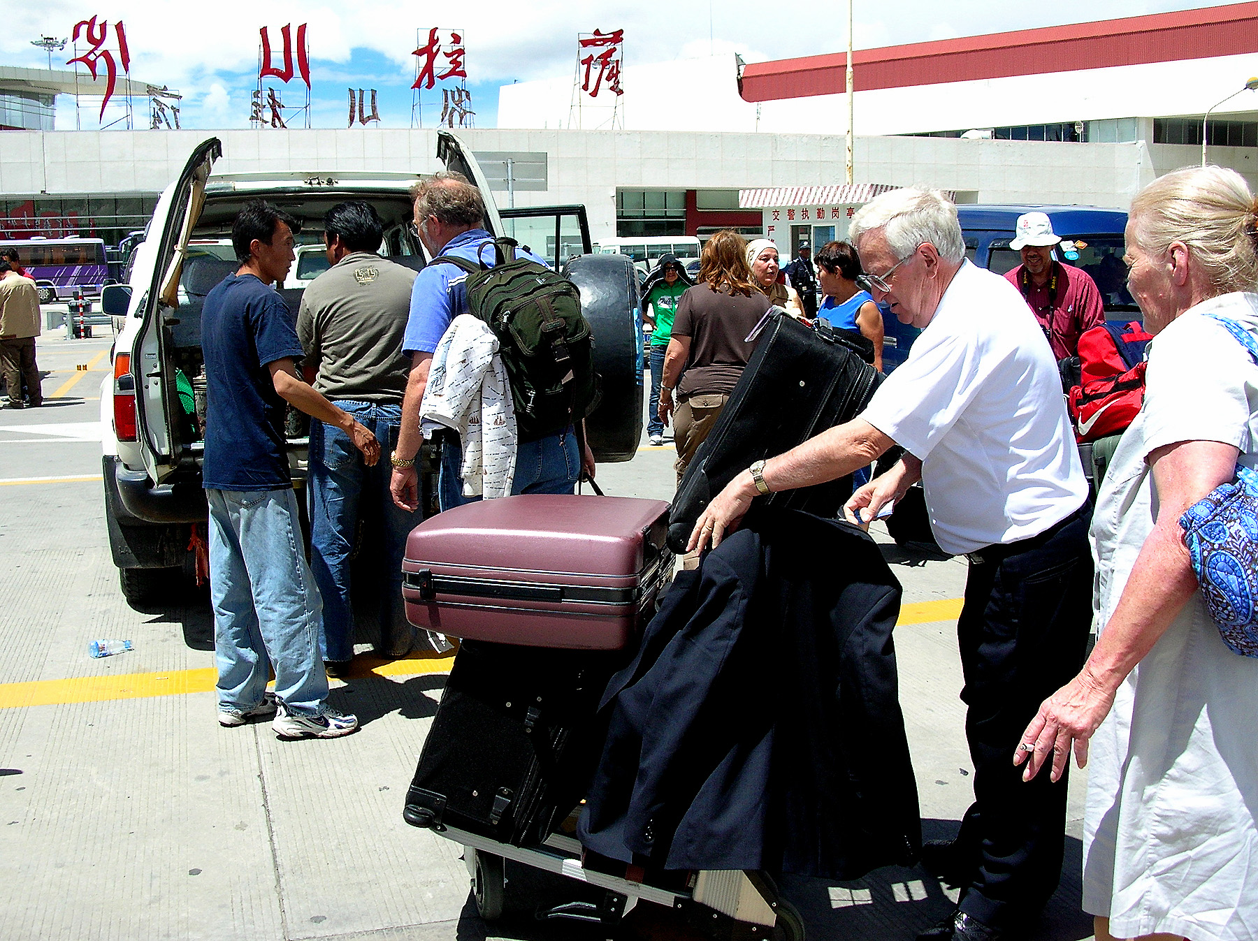 Eclipse 2008 - A22 - Boarding the Himalaya Train in Lhasa