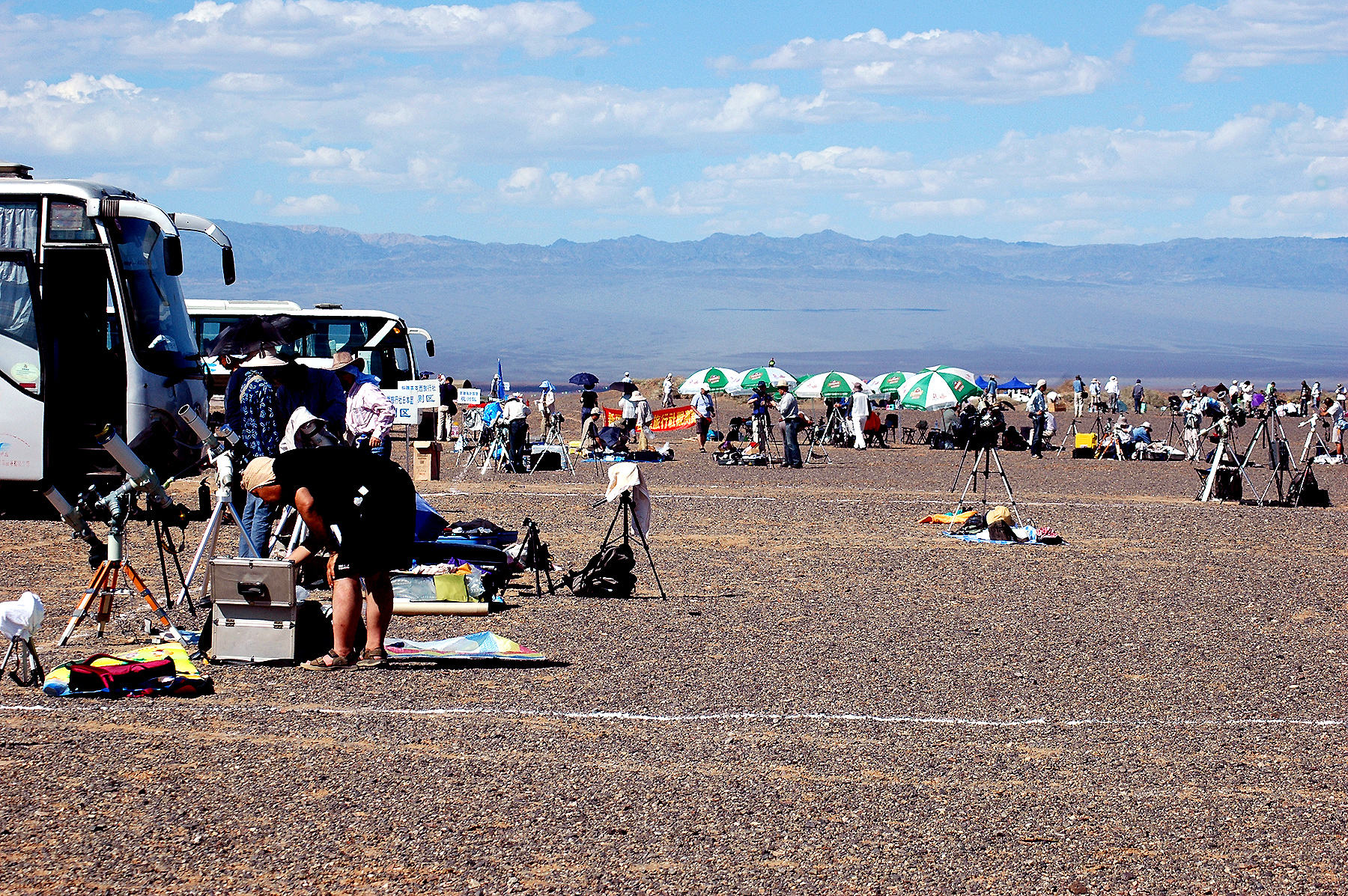 Eclipse 2008 - A60 - Setting up Telescopes in the Gobi
