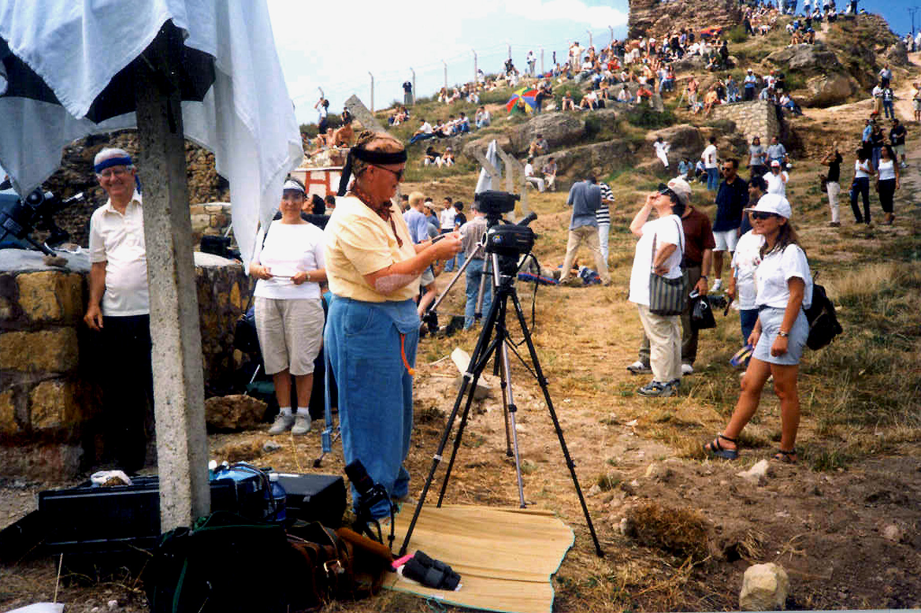 Eclipse 1999 - A64 - Eclipse - Crowd