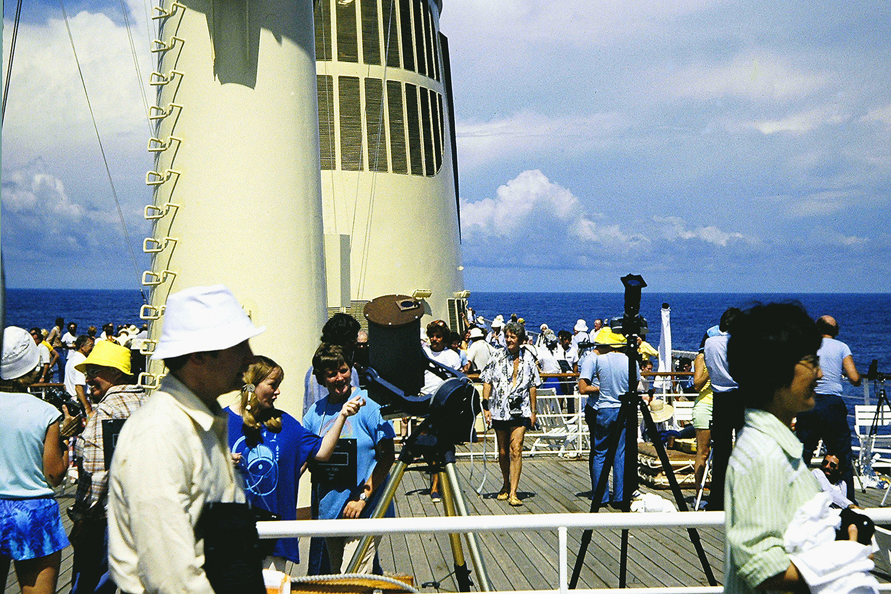 Eclipse 1977 - A38 - Deck before Totality