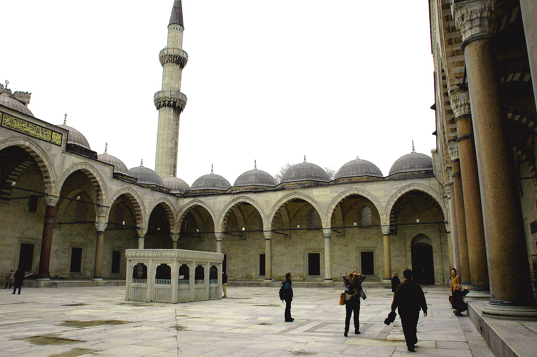 2006-0590-blue-mosque-courtyard.jpg