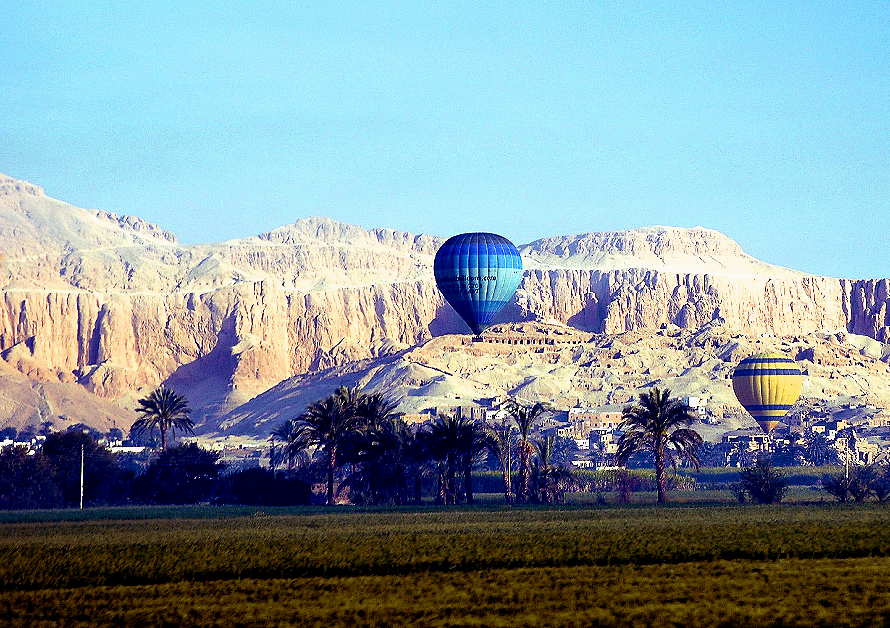 2006-0993-luxor-balloons.jpg