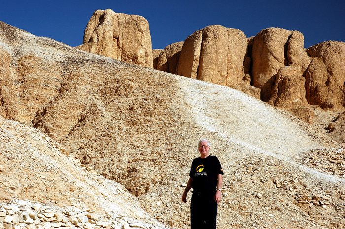 2006-1063-dave-at-valley-of-the-kings.jpg