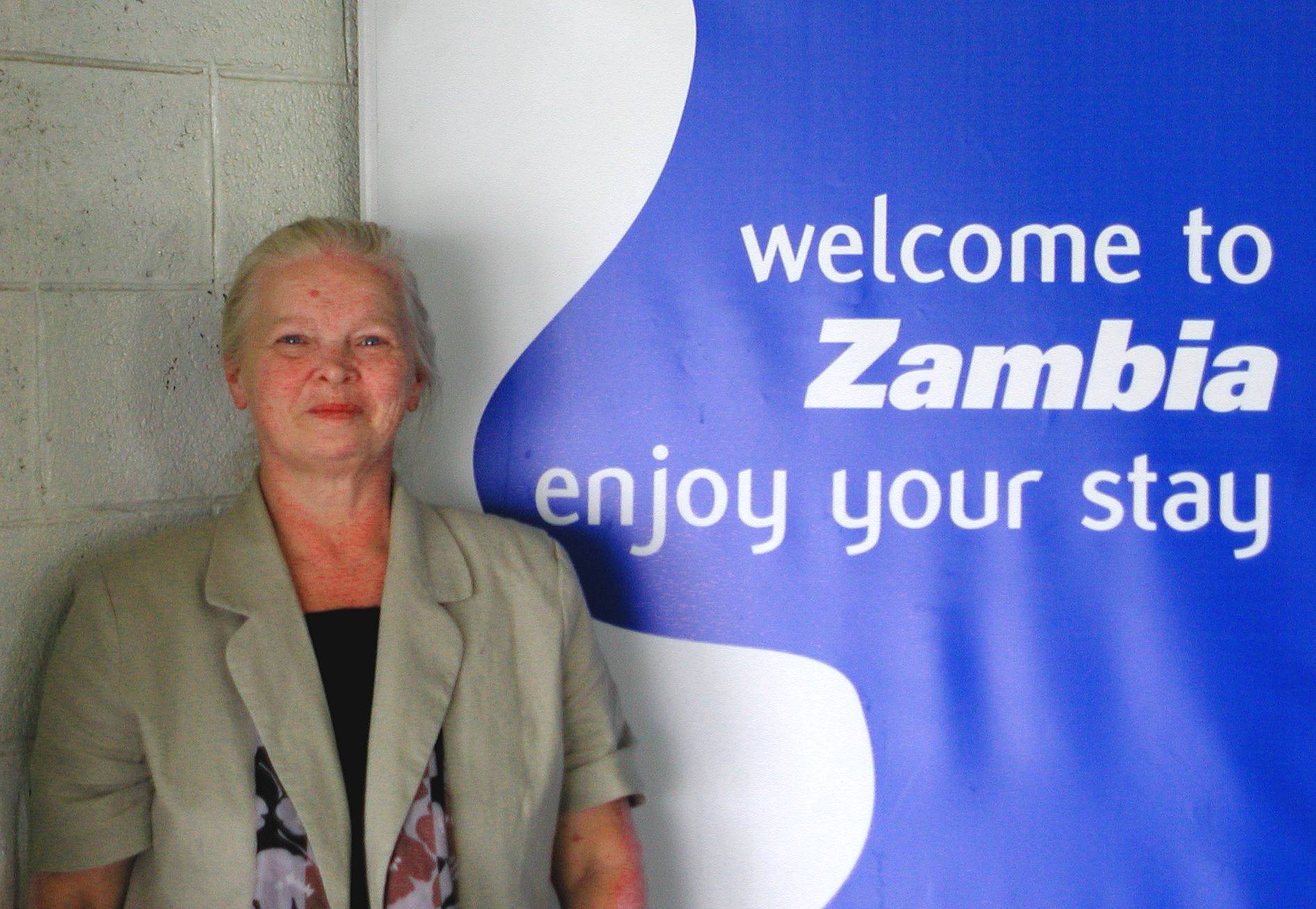 VT - 2004 - A04 - Glenna entering Zambia - 1221